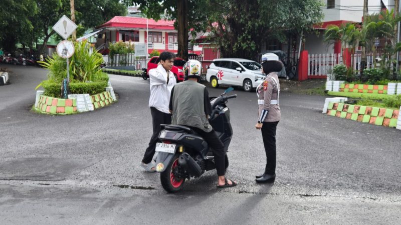 Pelayanan Pagi Sat Lantas Polres Parepare, Masih Ditemukan Pengendara Berboncengan Tanpa Helm