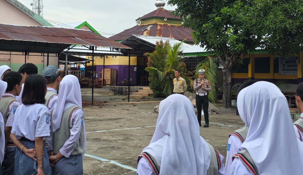 Police Go To School di SMAN 4, Kasat Lantas Polres Parepare Ingatkan Pelajar Wajib Gunakan Helm saat Berkendara