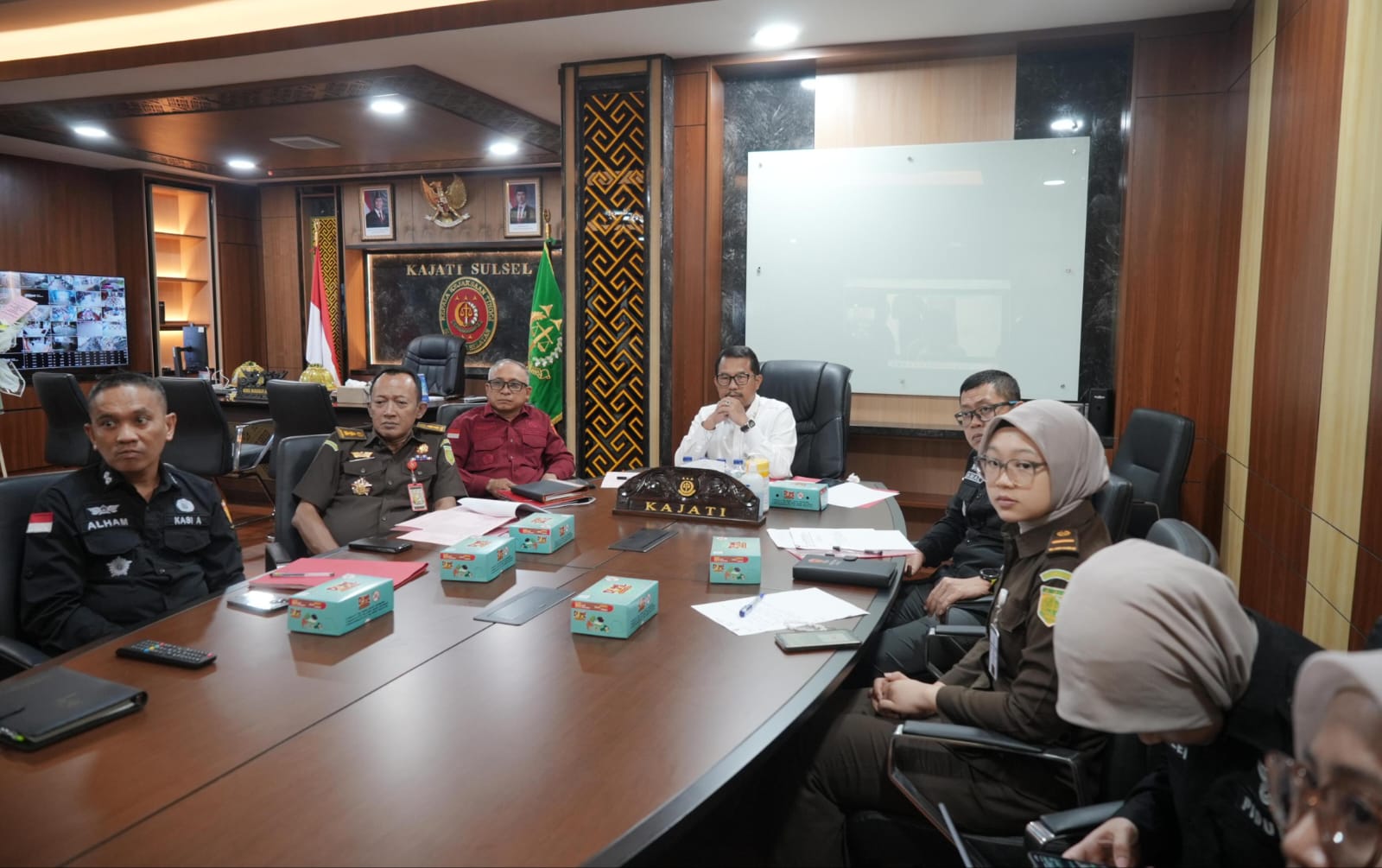 Kajati Sulsel Dr Didik Farkhan Setujui RJ Kasus Mahasiswa Pukul Sepupu di Sinjai Dihukum Bersihkan Masjid 3 Minggu