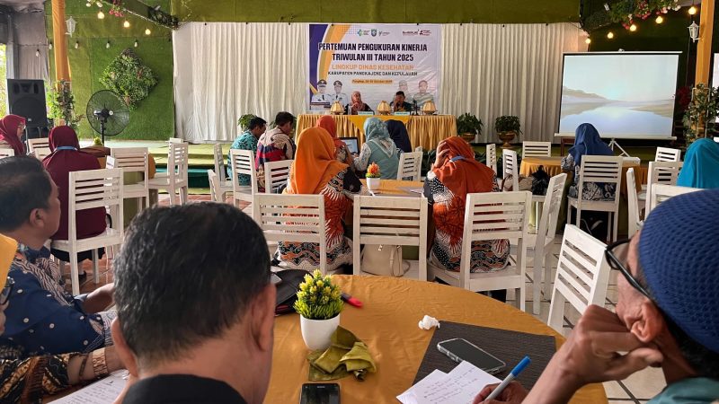 Kadis Kesehatan Pangkep Beri Arahan Pertemuan Pengukuran Kinerja Triwulan III 2025