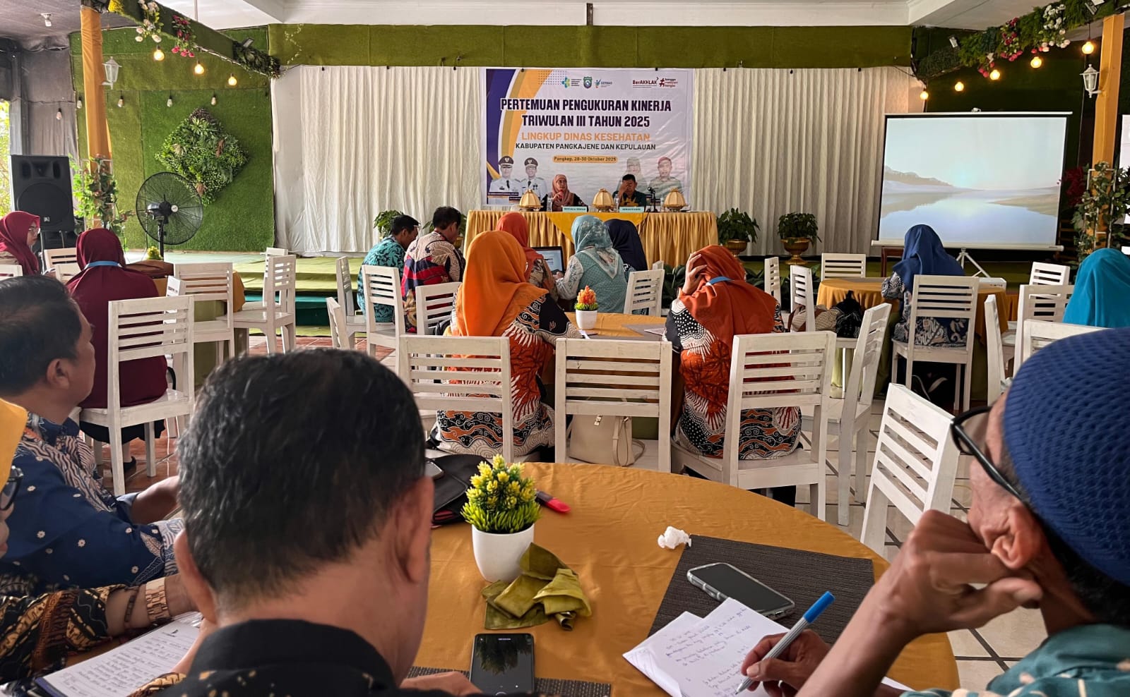 Kadis Kesehatan Pangkep Beri Arahan Pertemuan Pengukuran Kinerja Triwulan III 2025