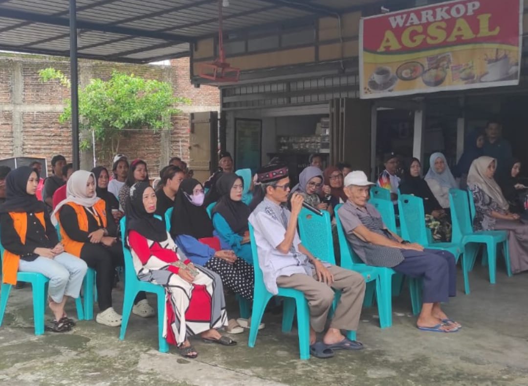 Jumat Curhat di Warkop Agsal, Kapolsek Bacukiki Serap Info Kejadian Gangguan Kamtibmas