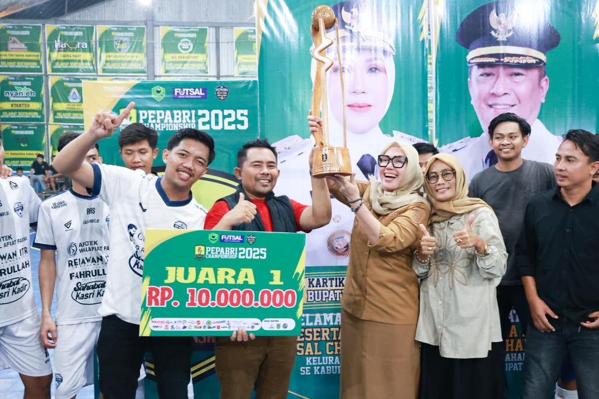 Bupati Barru Tutup Turnamen Futsal PEPABRI Championship 2025, Tim Kelurahan Lalolang Raih Juara 1
