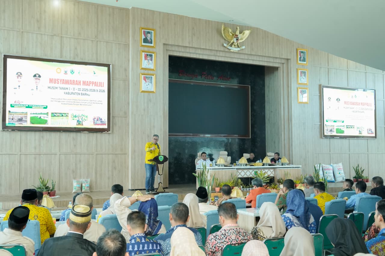 Buka Musyawarah Mappalili, Wabup Barru Tekankan Pentingnya Penerapan Nilai Lempu, Getteng, dan Ada Tongeng Pada Kelompok Tani