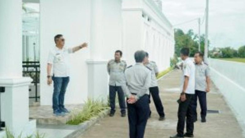 Jelang Peresmian Gedung, Wakil Bupati Barru Tinjau Kesiapan Masjid Baiturrahman H Lawe Zam Zam Centre