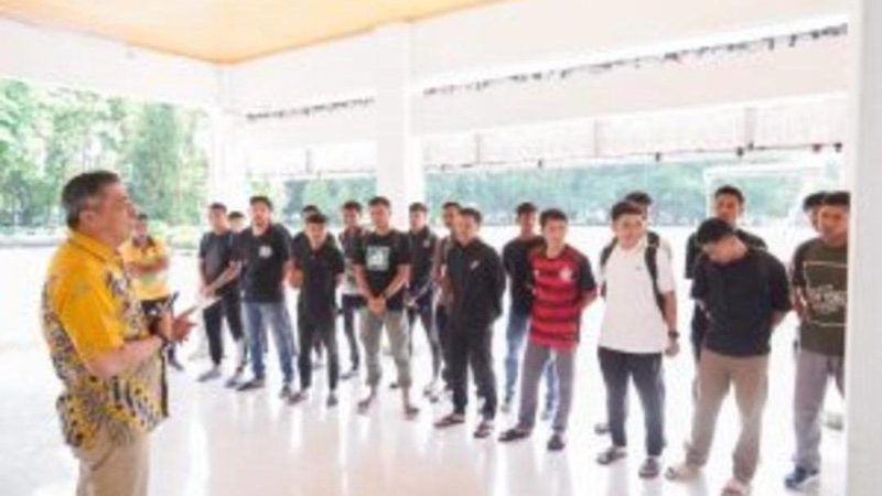 Lepas Tim PSSI ASKAB Barru ke Turnamen Piala Gubernur Sulsel 2025, Wabup Barru Tekankan Sportifitas