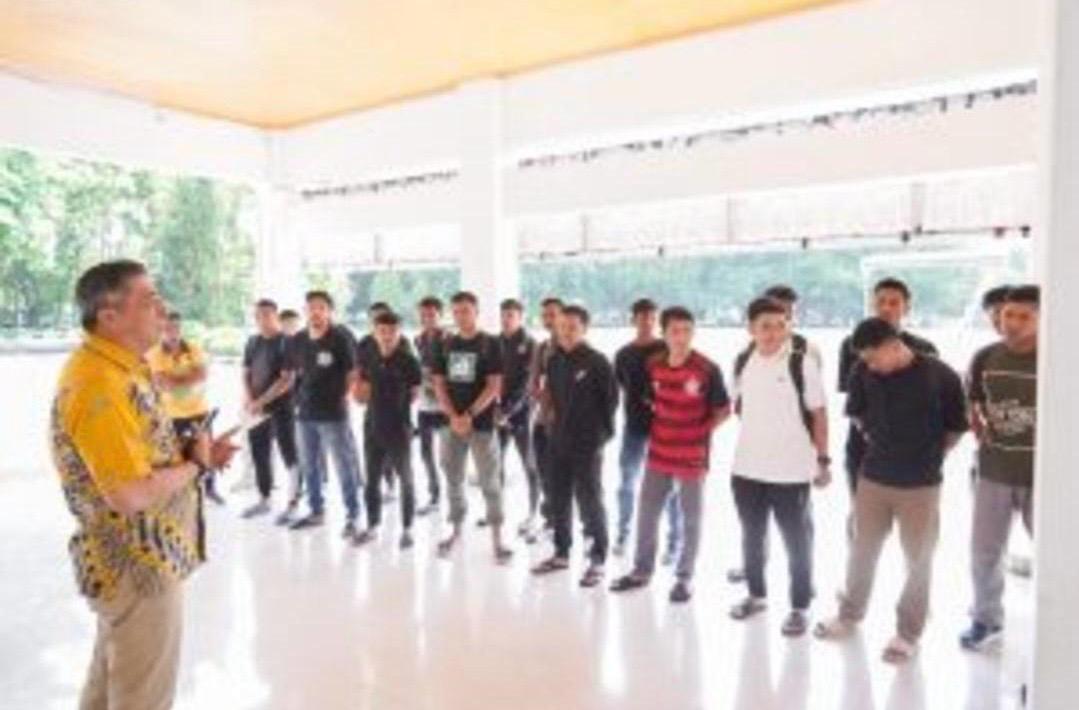 Lepas Tim PSSI ASKAB Barru ke Turnamen Piala Gubernur Sulsel 2025, Wabup Barru Tekankan Sportifitas