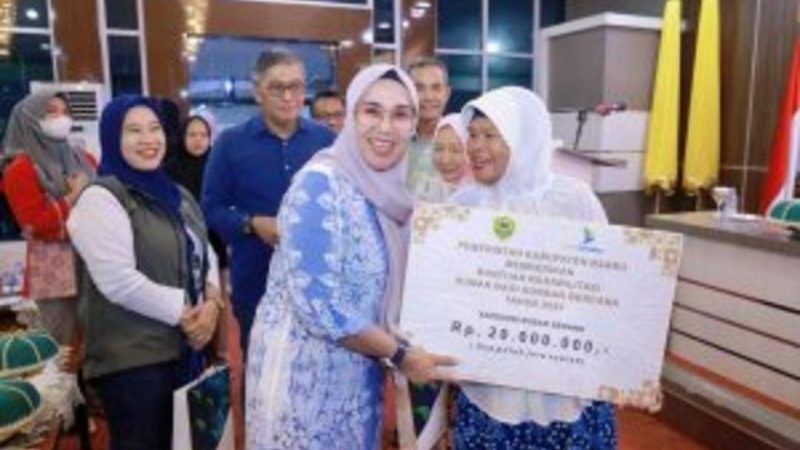 Bupati Barru Serahkan Bantuan Perbaikan 79 Rumah Masyarakat Terdampak Bencana & RTLH