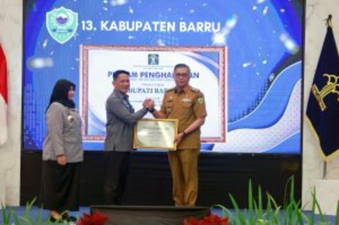 Pemkab Barru Terima Penghargaan atas Pembentukan 55 Pos Bantuan Hukum di Desa dan Kelurahan
