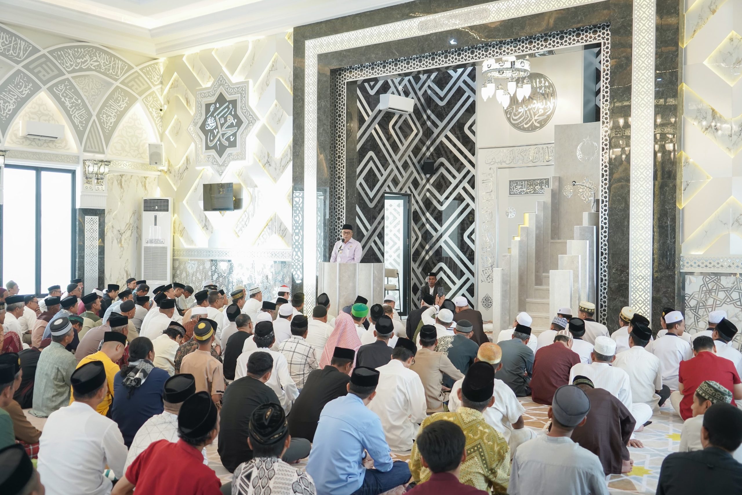 Shalat Jumat Perdana Masjid Baiturrahman H Lawe Zam Zam Center, Begini Pesan Wakil Bupati Barru