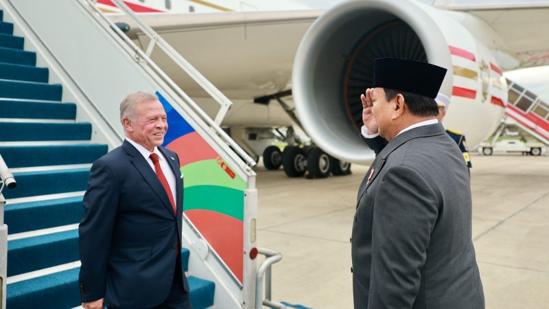 Momen Istimewa Prabowo Meyambut Kedatangan Raja Yordania Abdullah II di Lanud Halim Perdanakusuma