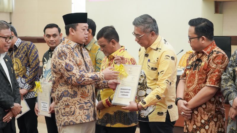 Pemkab Barru Terima 3 Sertifikat Hak Pakai Bidang Tanah Dari Mentri ATR/BPN