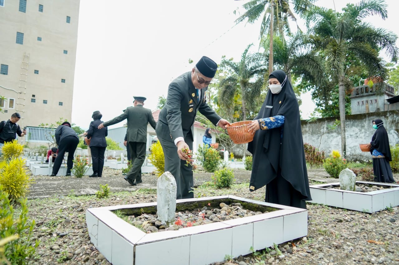 Wakil Bupati Barru Hadiri Upacara Ziarah Makam Pahlawan di Tugu Pahlawan Barru