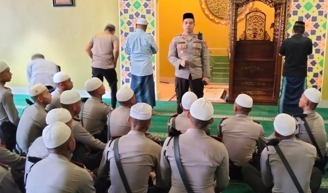 Bina Rohani dan Disiplin Waktu, Waka Polres Parepare Wajibkan Kehadiran Siswa Latja di Masjid