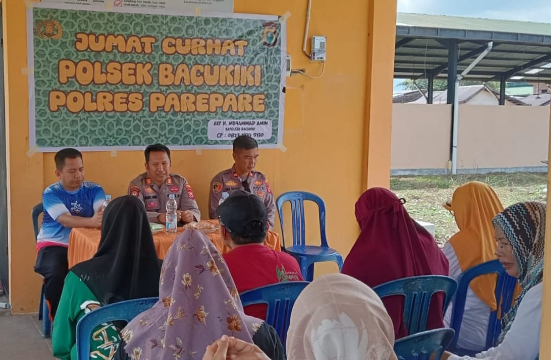 Jumat Curhat Gandeng Camat, Kapolsek Bacukiki Sampaikan Pesan Keselamatan kepada Warga Galung Maloang