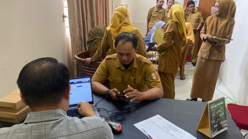 PNS Antusias Aktivasi Akun Coretax di Pojok Pajak KP2KP Sengkang