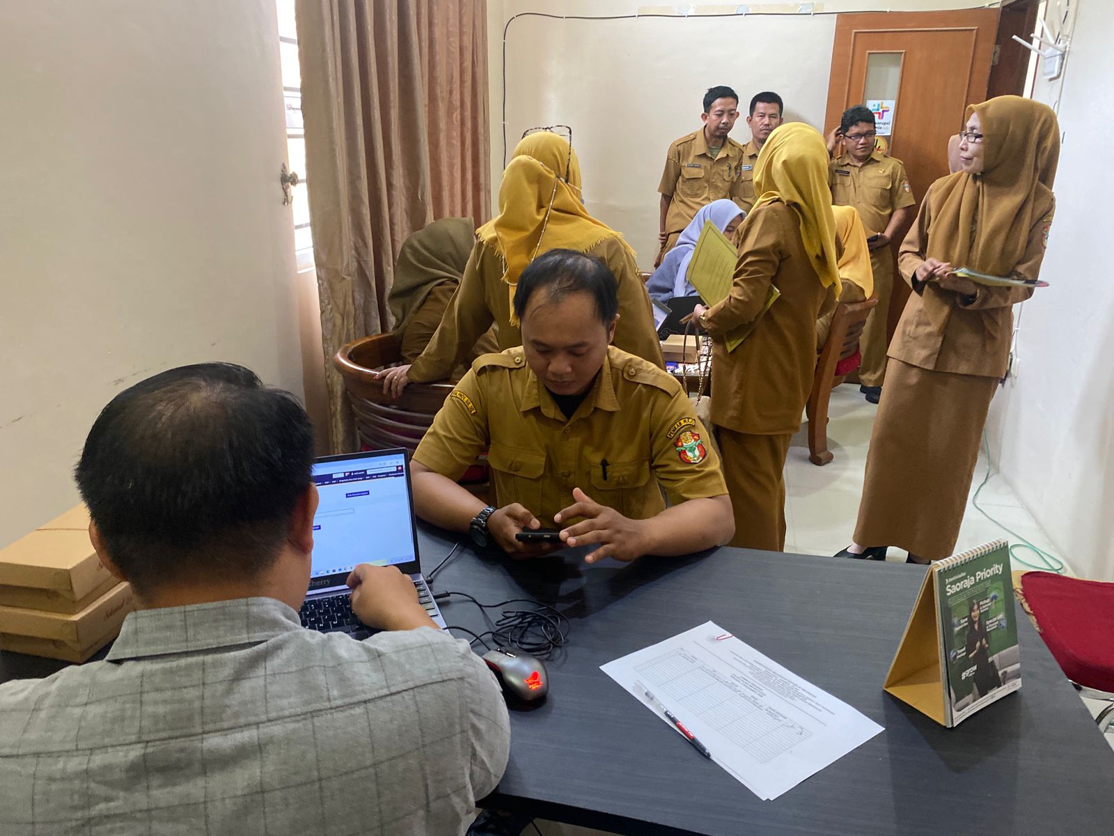PNS Antusias Aktivasi Akun Coretax di Pojok Pajak KP2KP Sengkang