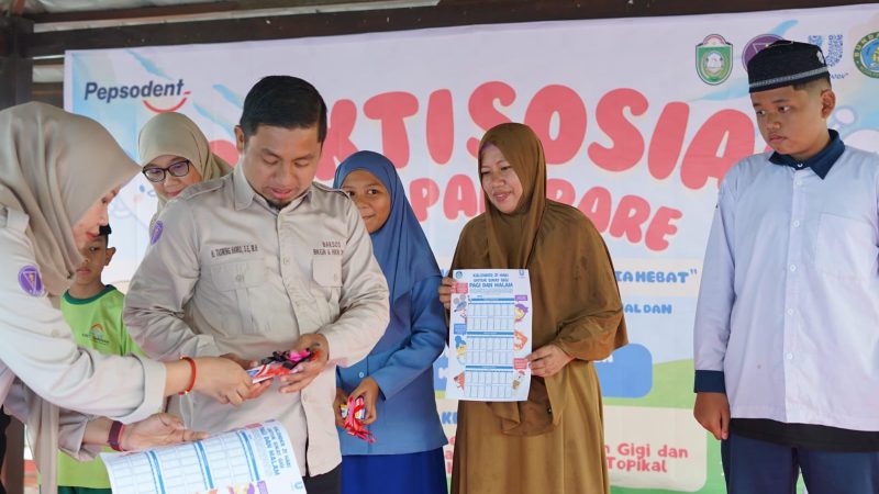 Tasming Hamid Apresiasi Kolaborasi Dokter Gigi dan Dokter Mata dalam Bakti Sosial HKN Parepare