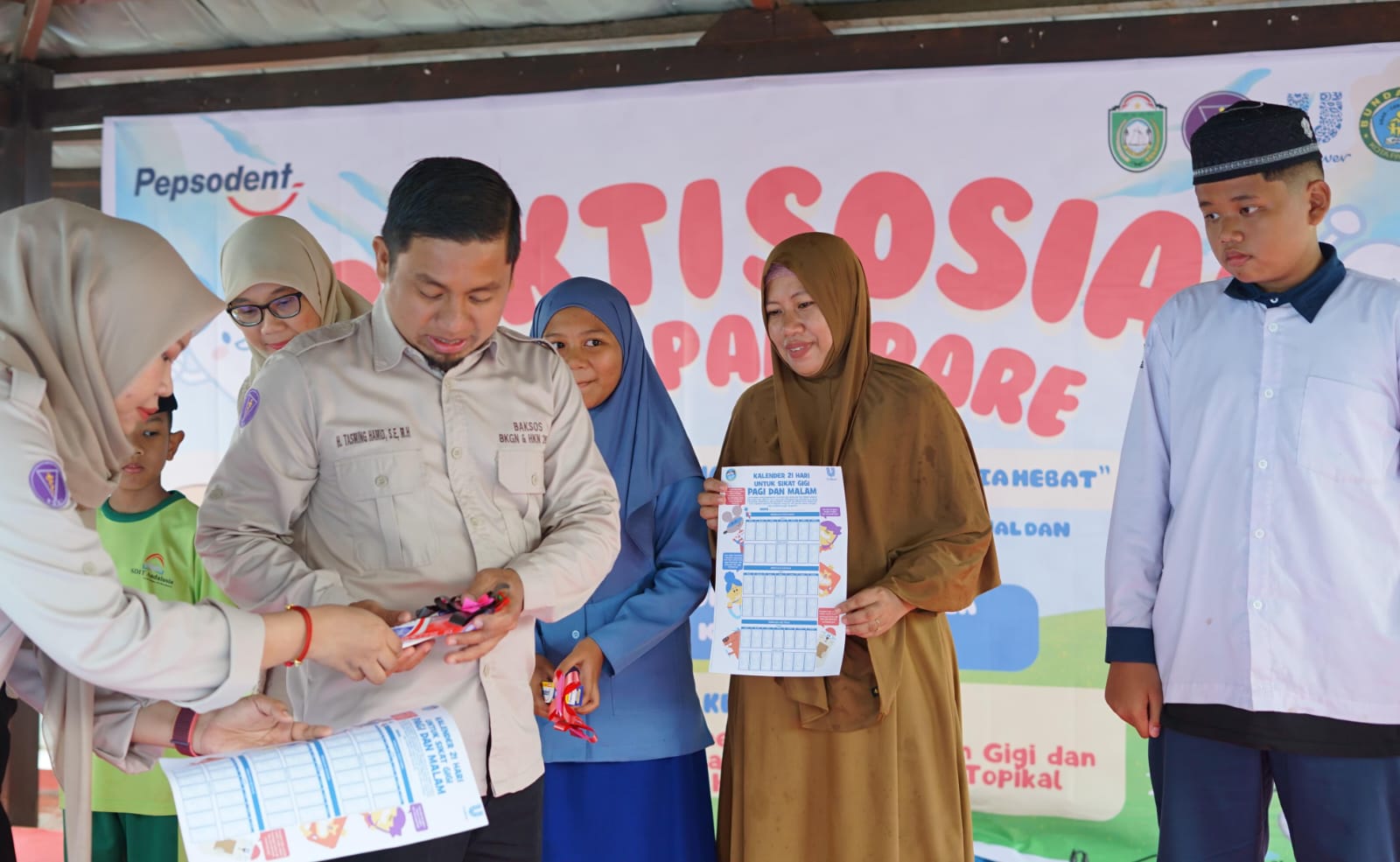 Tasming Hamid Apresiasi Kolaborasi Dokter Gigi dan Dokter Mata dalam Bakti Sosial HKN Parepare