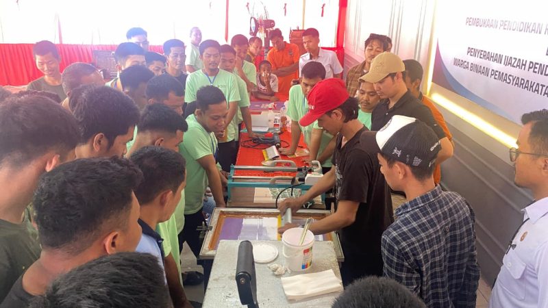 Warga Binaan Dilatih Sablon Baju, Rutan Pinrang Gandeng PKBM Pengayoman Lasinrang Gelar Pendidikan Keaksaraan Usaha Mandiri