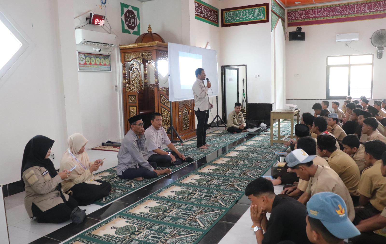 Bawaslu Parepare Gelar Pendidikan Politik di SMKN 1 Parepare: Tanamkan Pemahaman Demokrasi Sejak Dini