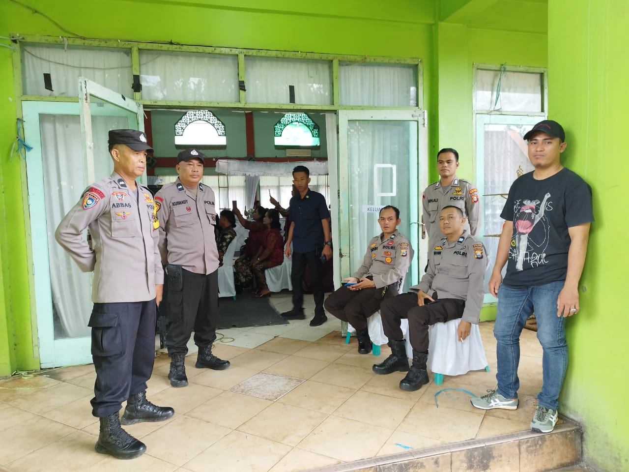 Polsek KPN Polres Parepare Turunkan Personil untuk Amankan Wisuda STIKES Fatima