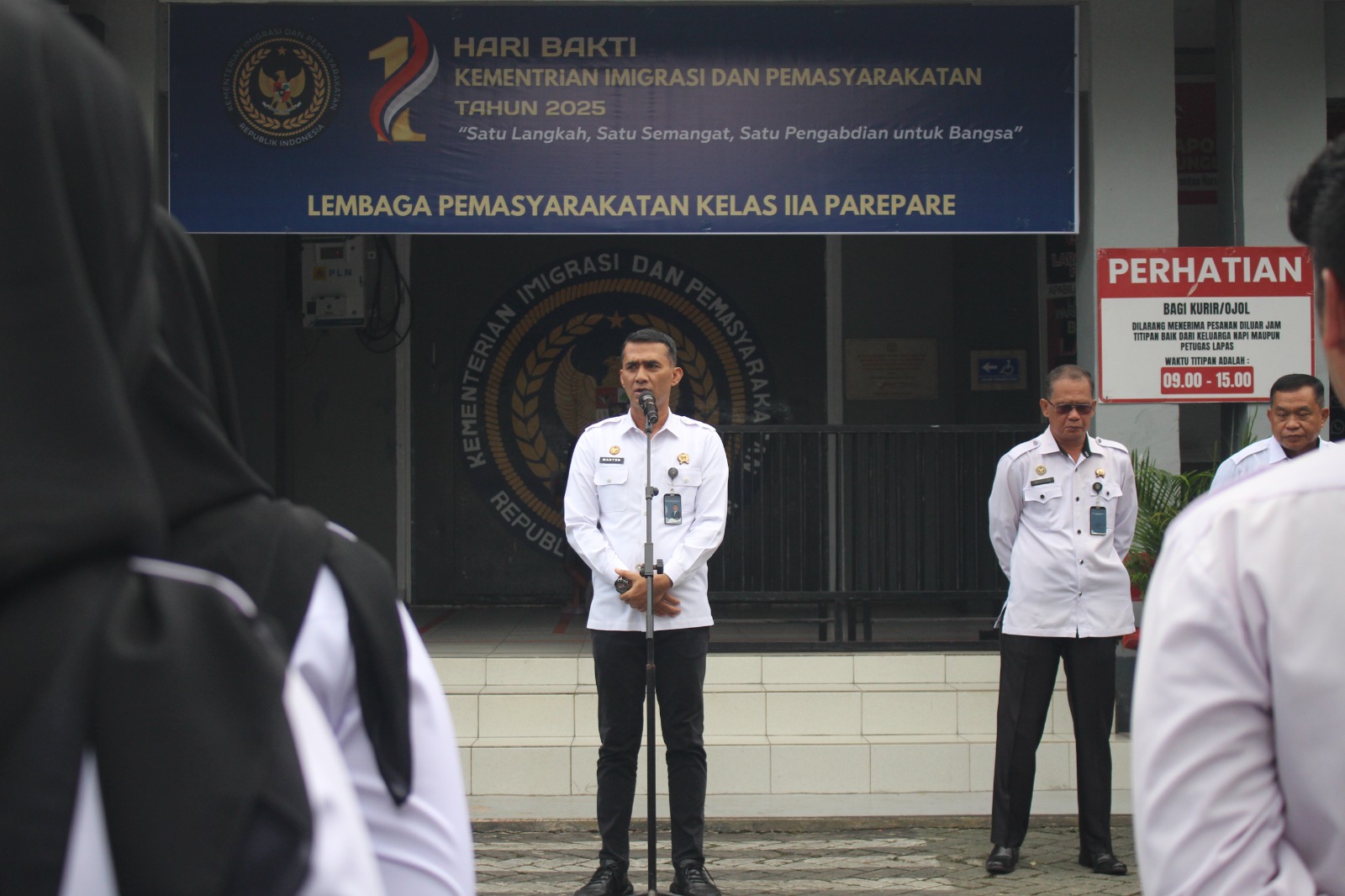 Lapas Parepare Gelar Apel Pagi dan Penyerahan Sertifikat Pegawai Teladan Triwulan IV