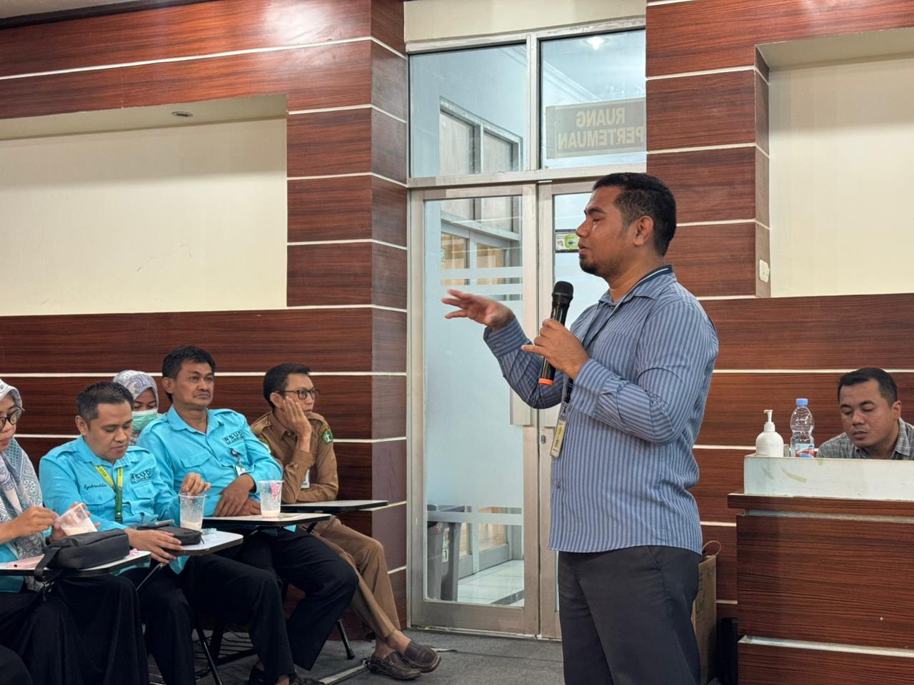 KPP Pratama Kolaka dan KP2KP Lasusua Adakan Sosialisasi Pemotongan PPh Pasal 21 di RSUD Djafar Harun