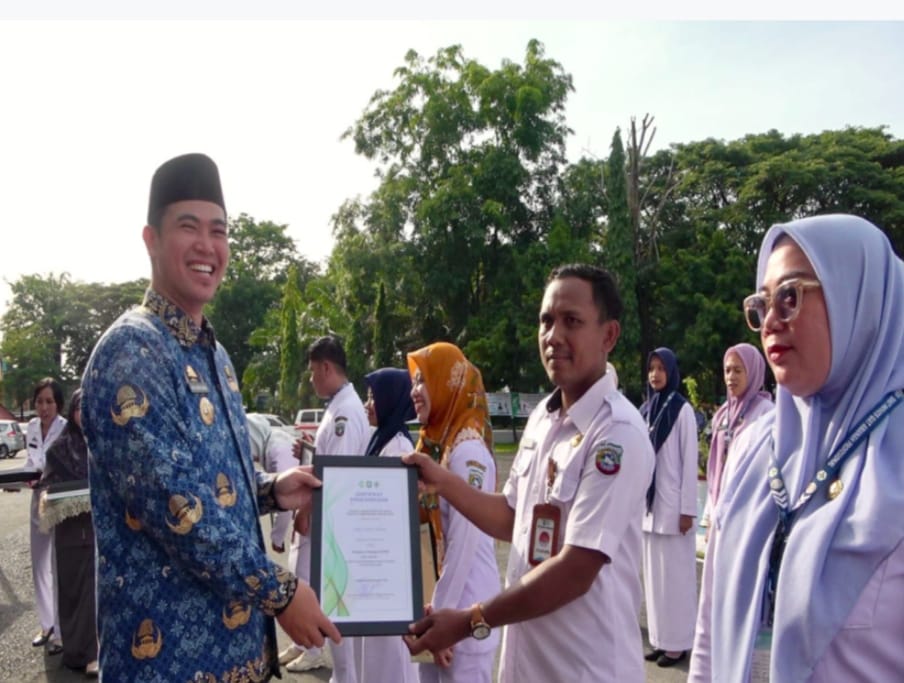 HKN ke 61, Bupati Pangkep MYL Serahkan Penghargaan kepada 21 Nakes Teladan