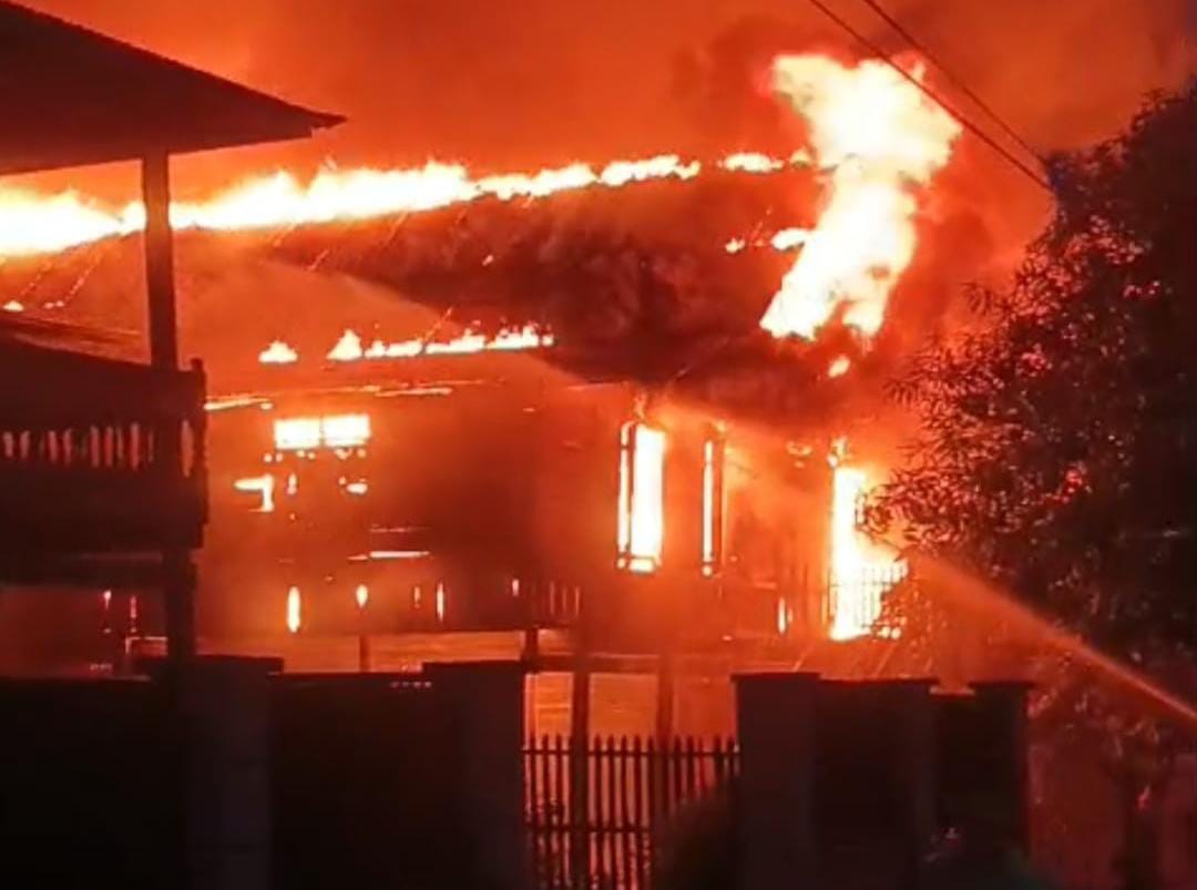 Rumah Panggung di Sidrap Hangus Dilalap Api