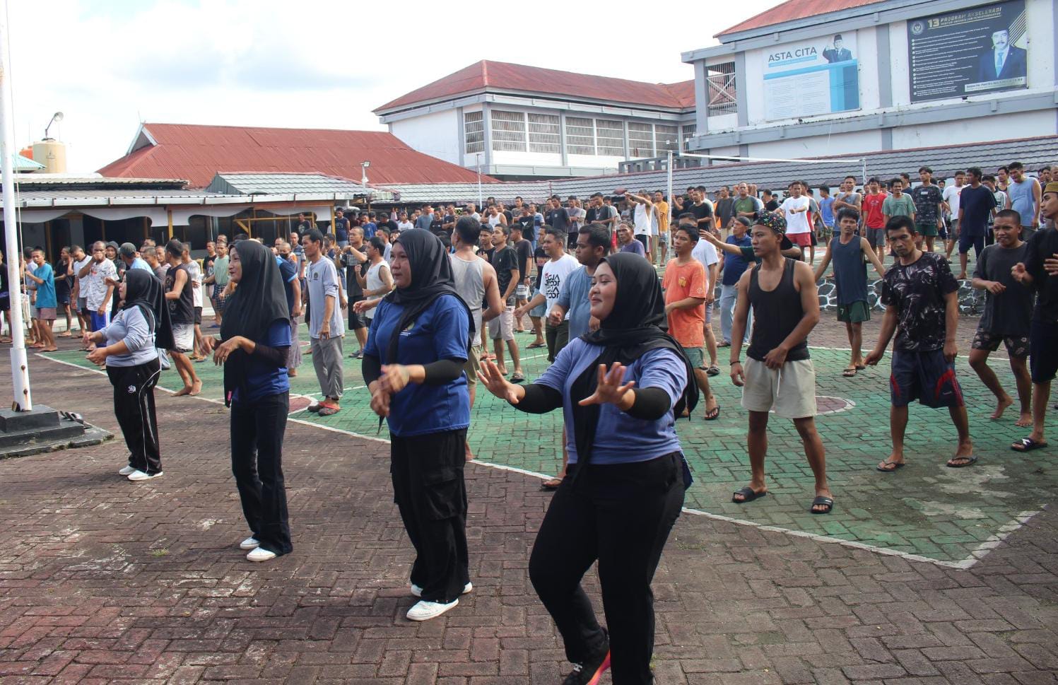 Lapas Parepare Gelar Senam Rutinitas dan Bagikan Alat Mandi kepada Seluruh Warga Binaan