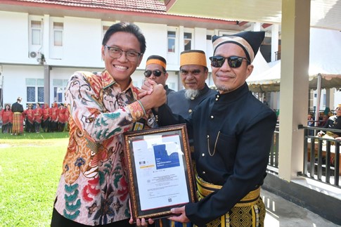 Peringatan Hari Guru Nasional 2025 di Luwu Utara Anugerahkan Guru Taat Pajak