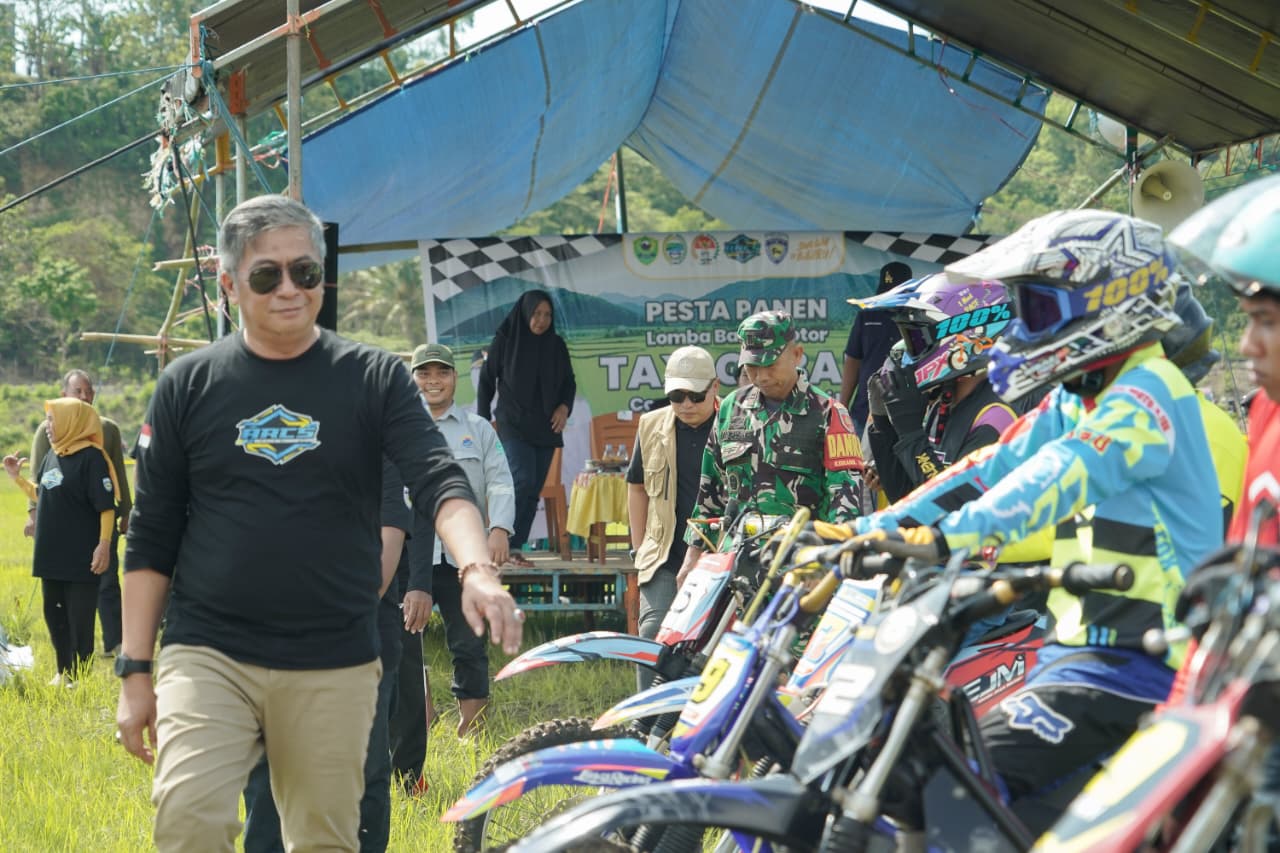 Buka Lomba Balap Motor Taxi Gabah Congko Cup II, Wakil Bupati Barru Agar Tetap Jaga Sportivitas & Keamanan Tetap Terjaga