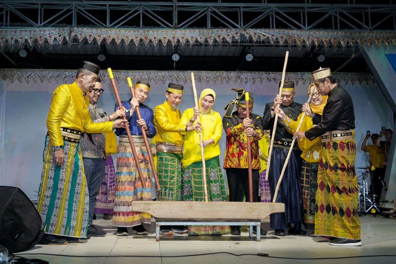 Membuka Festival Budaya Toberu XIV & Aksara Lontara VI, Bupati Barru Tekankan Tantangan Kebudayaan di Era Modern
