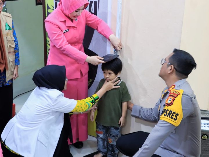 Momentum Hari Anak Sedunia, Polres Barru Bersama Bhayangkari Turut Andil Mengentaskan Stunting