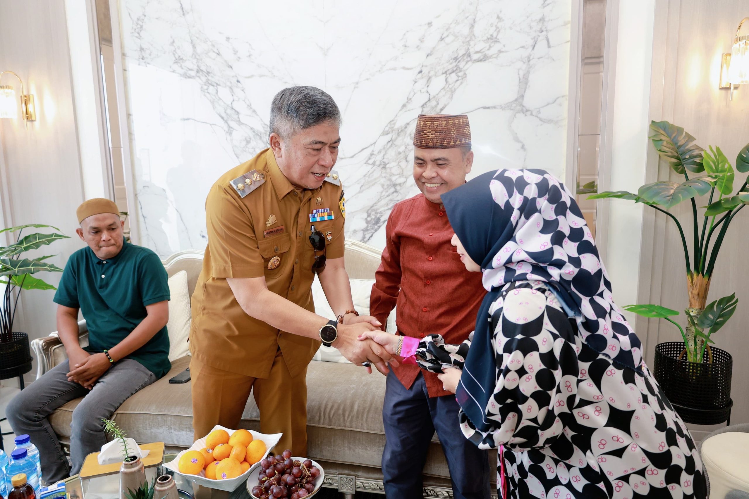 Wakil Bupati Barru Meninjau Sunatan Massal di Kompleks Yayasan Zam Zam Center