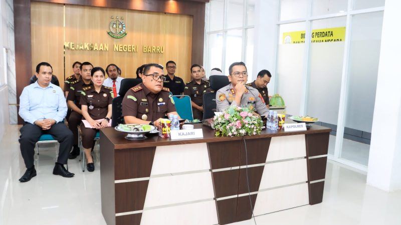 Kapolres Bersama Kajari Barru Ikuti Secara Daring Penandatanganan MoU Persamaan Persepsi KUHP & KUHAP