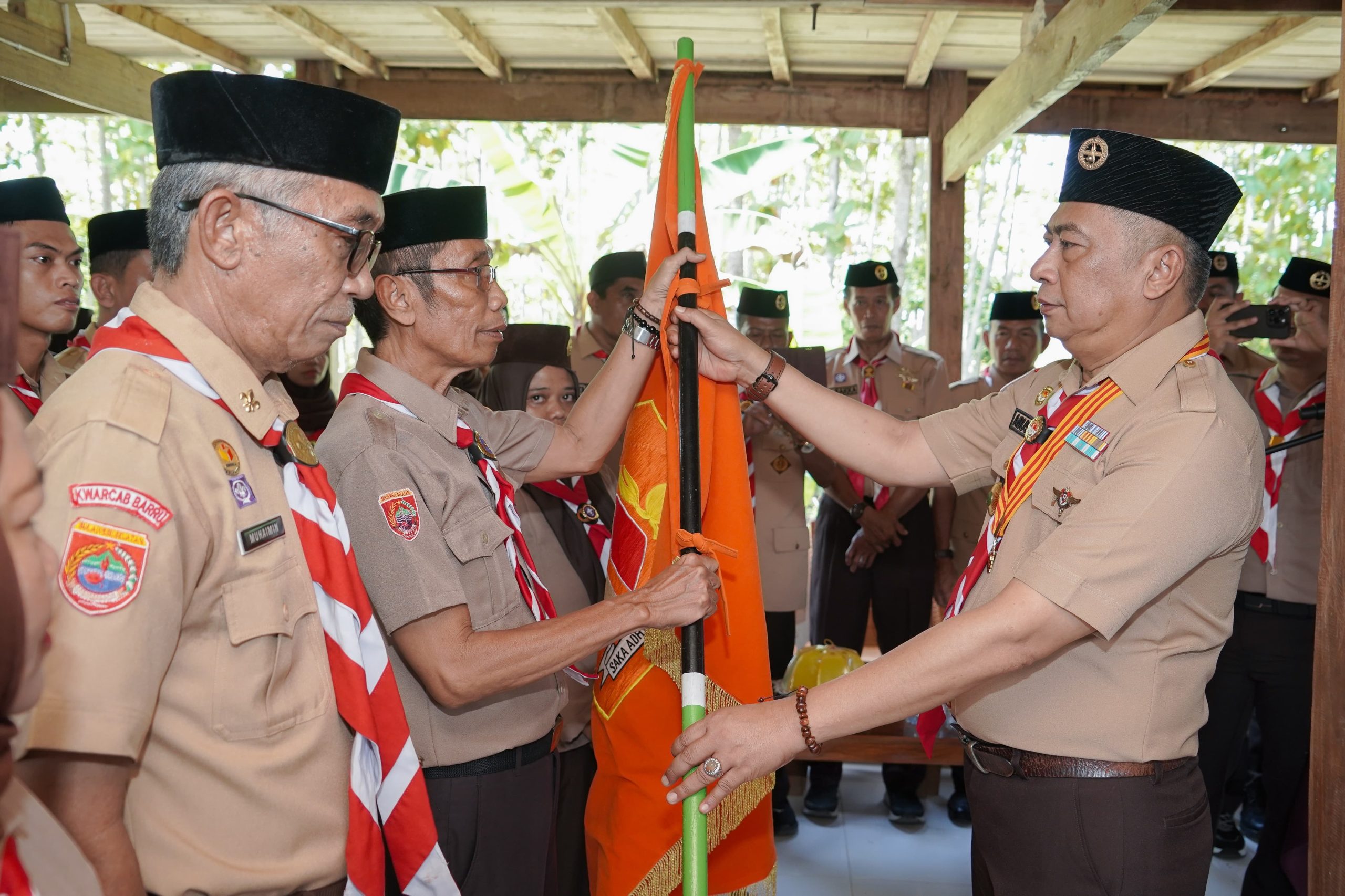 Lantik Pengurus Saka Adhyasta Pemilu Barru, Abustan Berpesan Agar Pengurus Tidak Berhenti Berkarya