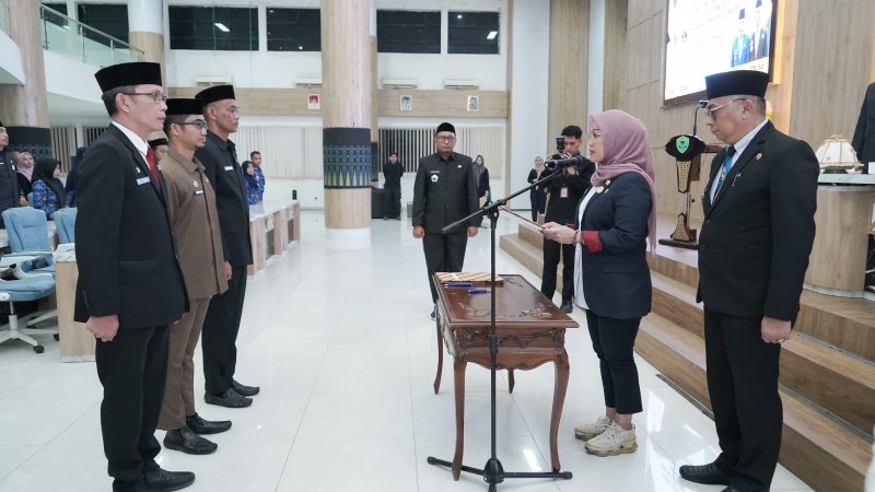 Andi Ina Melantik dan Mengambil Sumpah Pejabat Struktural dan Administator Lingkup Pemda Barru