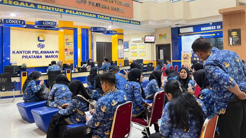 Pegawai Dinas Pertanian Padati Pajak Maros untuk Aktivasi Akun Coretax DJP