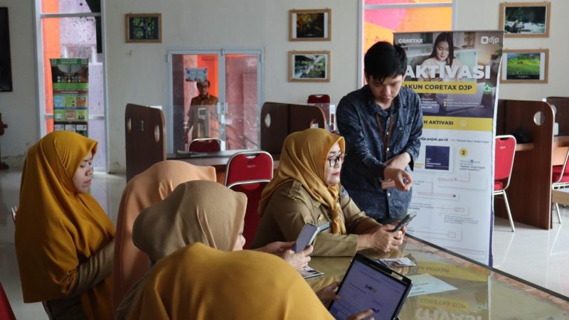 KP2KP Enrekang Dampingi ASN Dinas Perpustakaan Aktivasi Coretax DJP