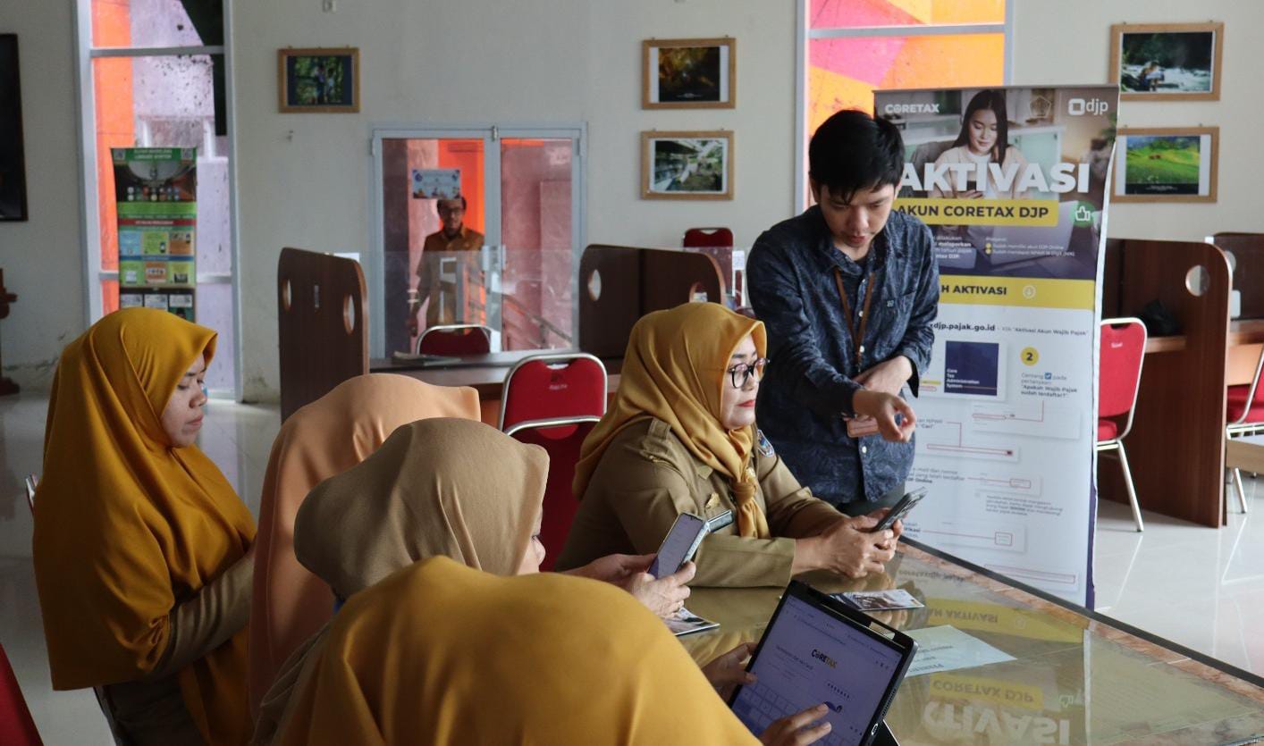 KP2KP Enrekang Dampingi ASN Dinas Perpustakaan Aktivasi Coretax DJP