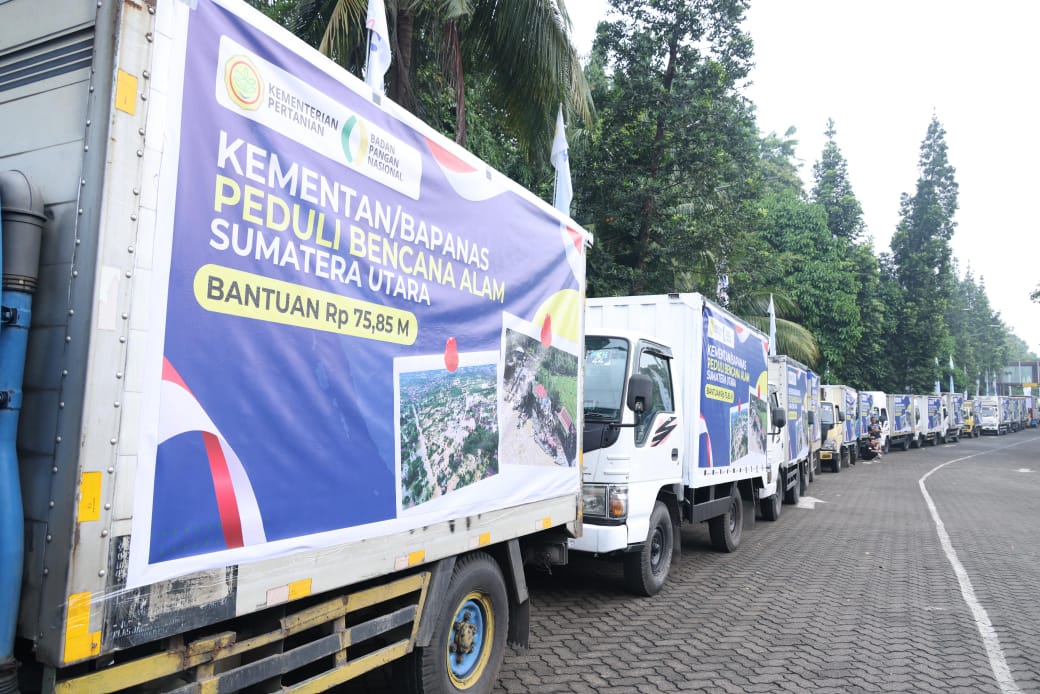 Mentan Amran Lepas 207 Truk Bantuan Bencana Banjir Sumatera