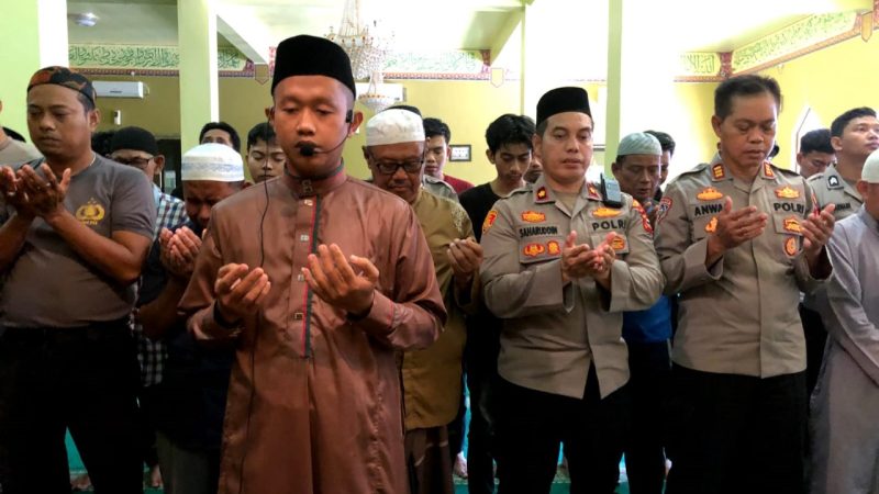 Polres Parepare bersama Warga Lakukan Salat Gaib, Ungkapkan Belasungkawa untuk Korban Bencana di Sumatera