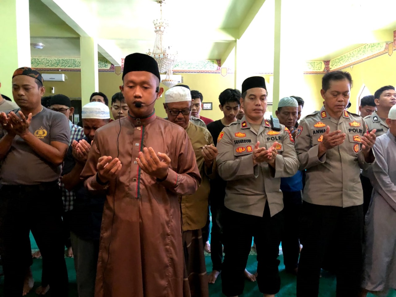 Polres Parepare bersama Warga Lakukan Salat Gaib, Ungkapkan Belasungkawa untuk Korban Bencana di Sumatera