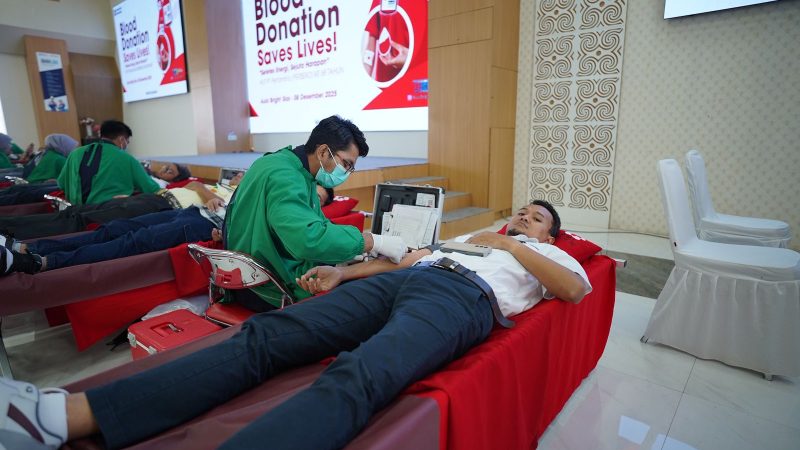 Pertamina Sulawesi Ajak Pekerja dan Mitra Kerja Berbagi Kehidupan Lewat Donor Darah di Kantor Unit