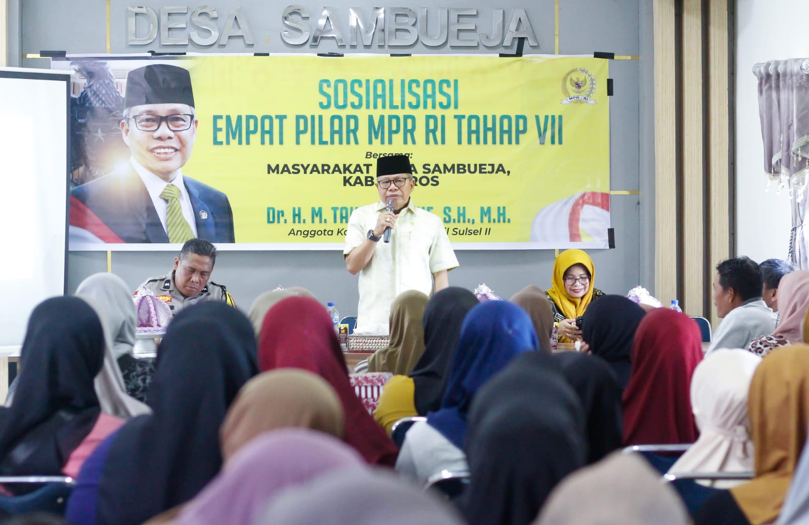 DPR RI Perkuat Fondasi Negara: Taufan Pawe Sosialisasi Empat Pilar di Tiga Desa Maros