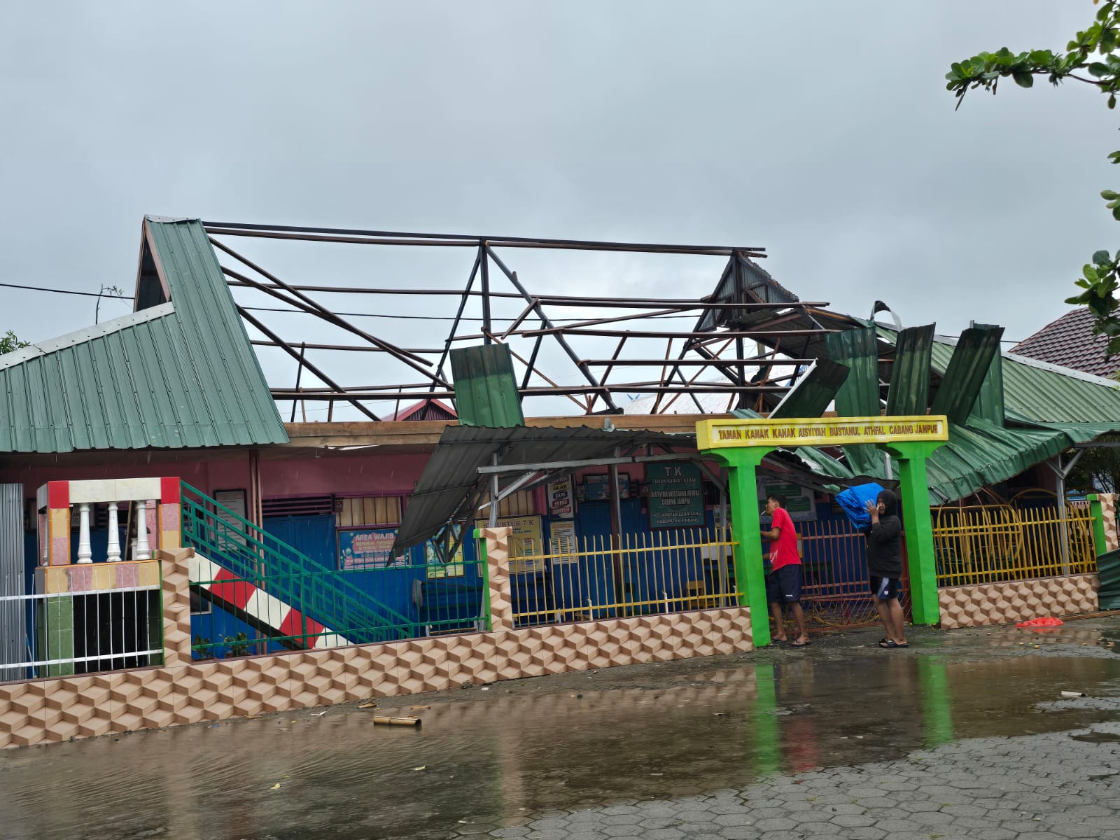 Angin Puting Beliung Menerjang, Puluhan Rumah Warga di Pinrang Rusak