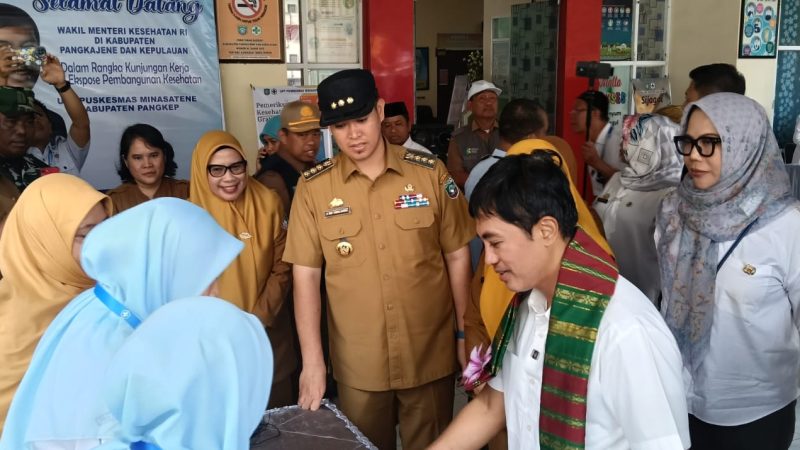 Kemenkes RI dan Rombongan Didampingi Bupati-Kadis Kesehatan Pangkep Lawat Ke UPT Puskesmas Minasatene