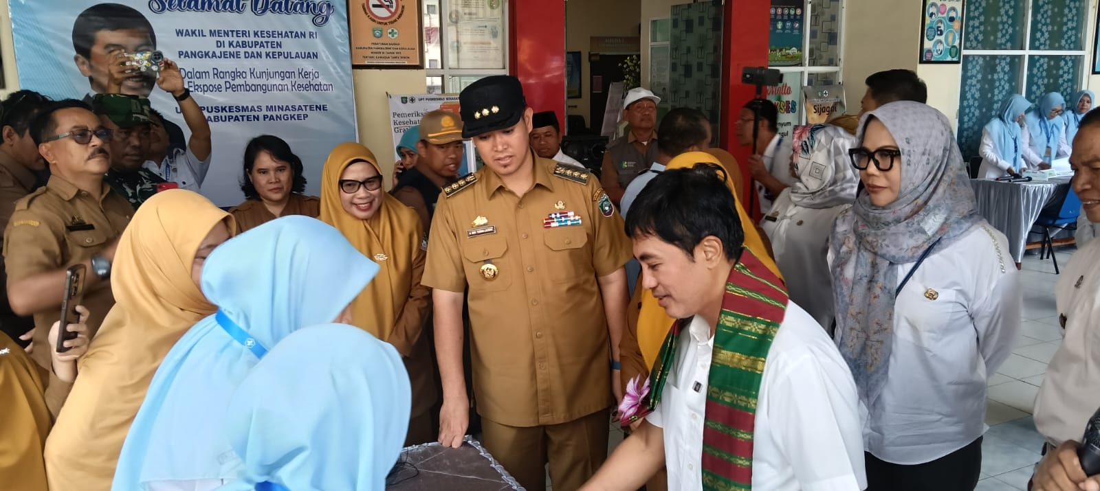 Kemenkes RI dan Rombongan Didampingi Bupati-Kadis Kesehatan Pangkep Lawat Ke UPT Puskesmas Minasatene